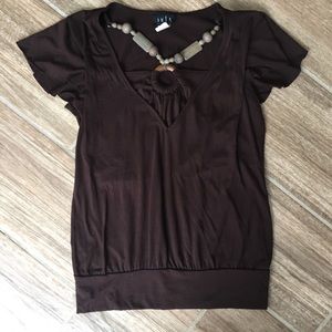 JKLA Wood accent brown top S